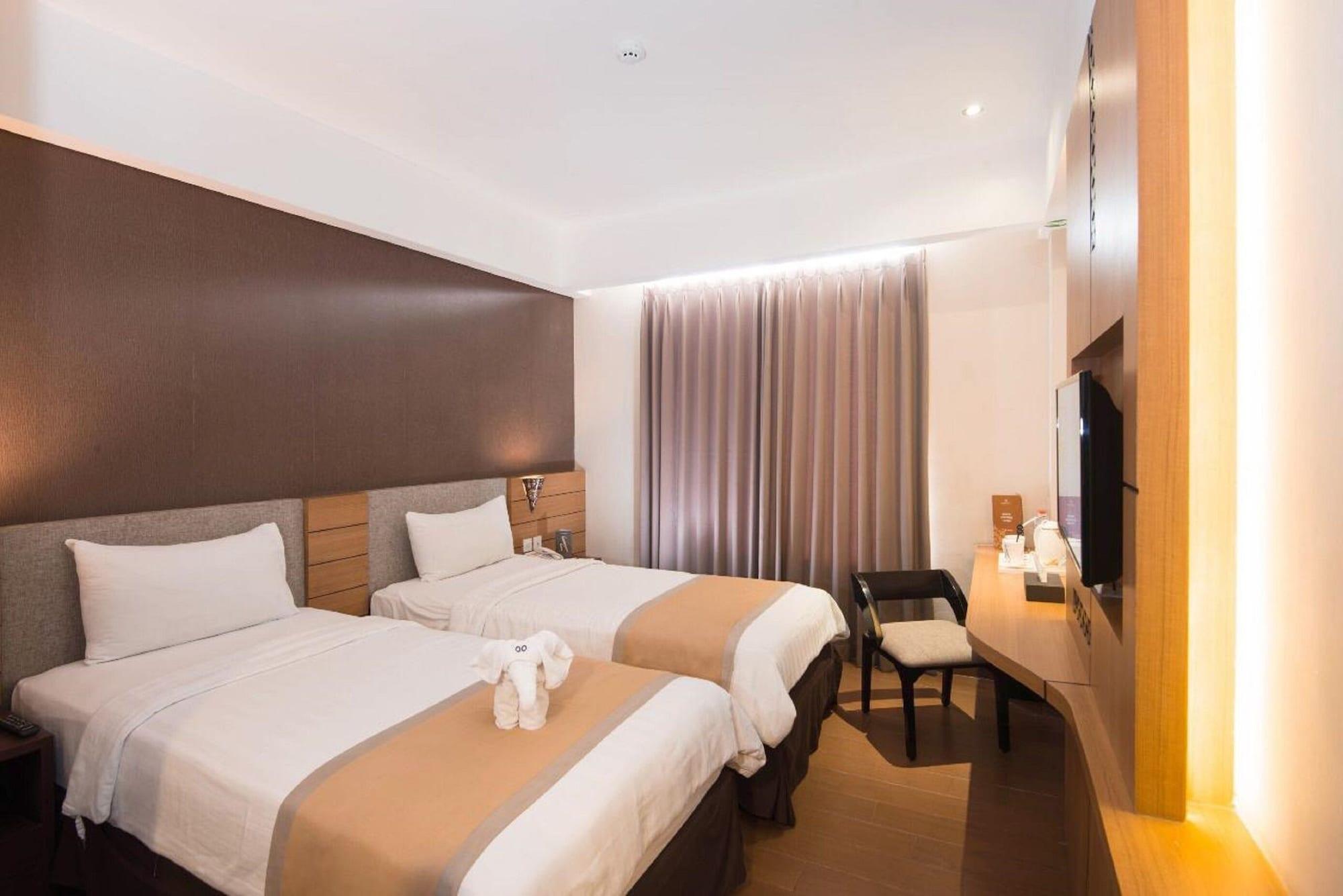 Lynn Hotel By Horison Yogyakarta Exterior photo