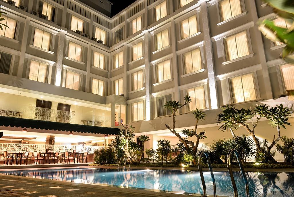 Lynn Hotel By Horison Yogyakarta Exterior photo