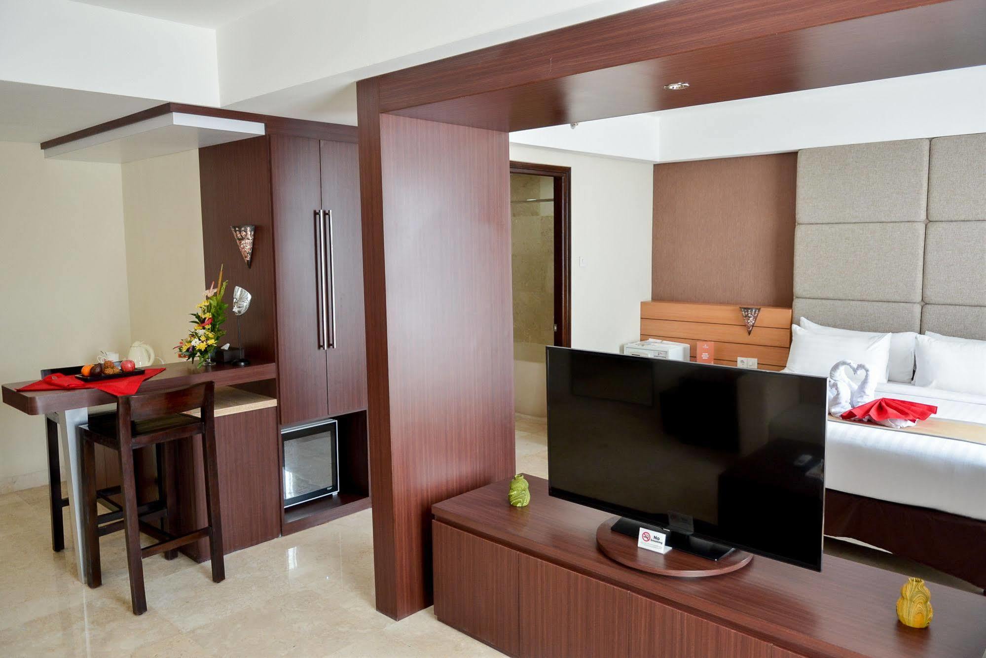 Lynn Hotel By Horison Yogyakarta Exterior photo