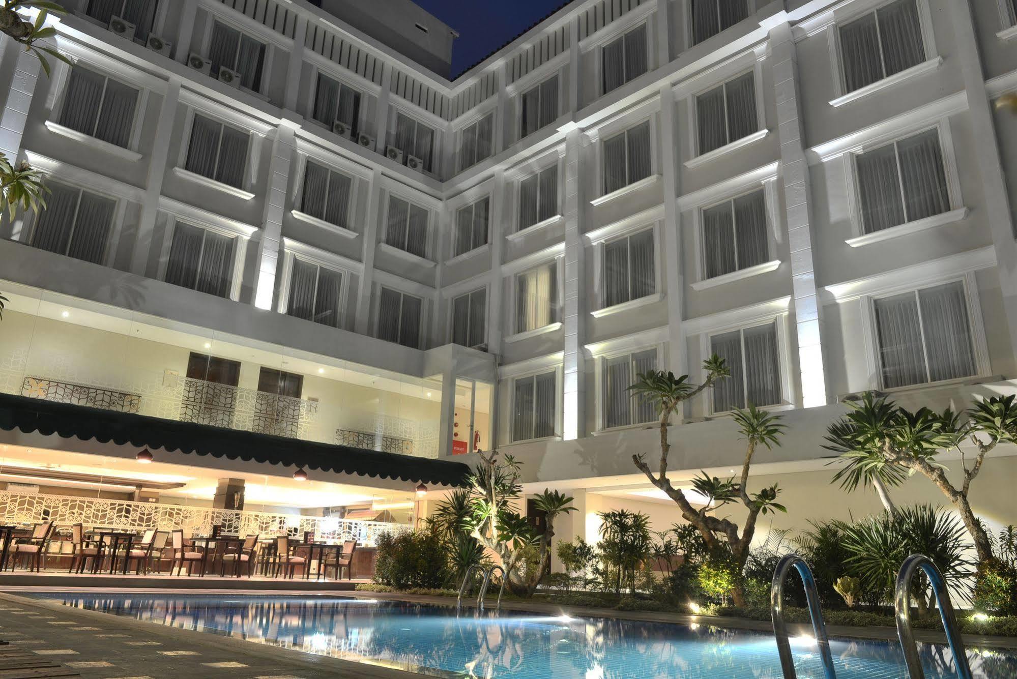 Lynn Hotel By Horison Yogyakarta Exterior photo